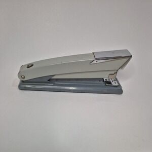 Novus B21 Stapler  Gray Desk Top Made In Germany  works great MCM DBP1014074